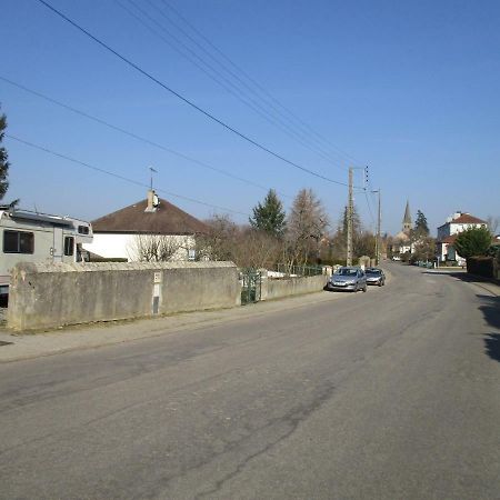 Villa Chez Bari Bourbon-lʼArchambault Esterno foto